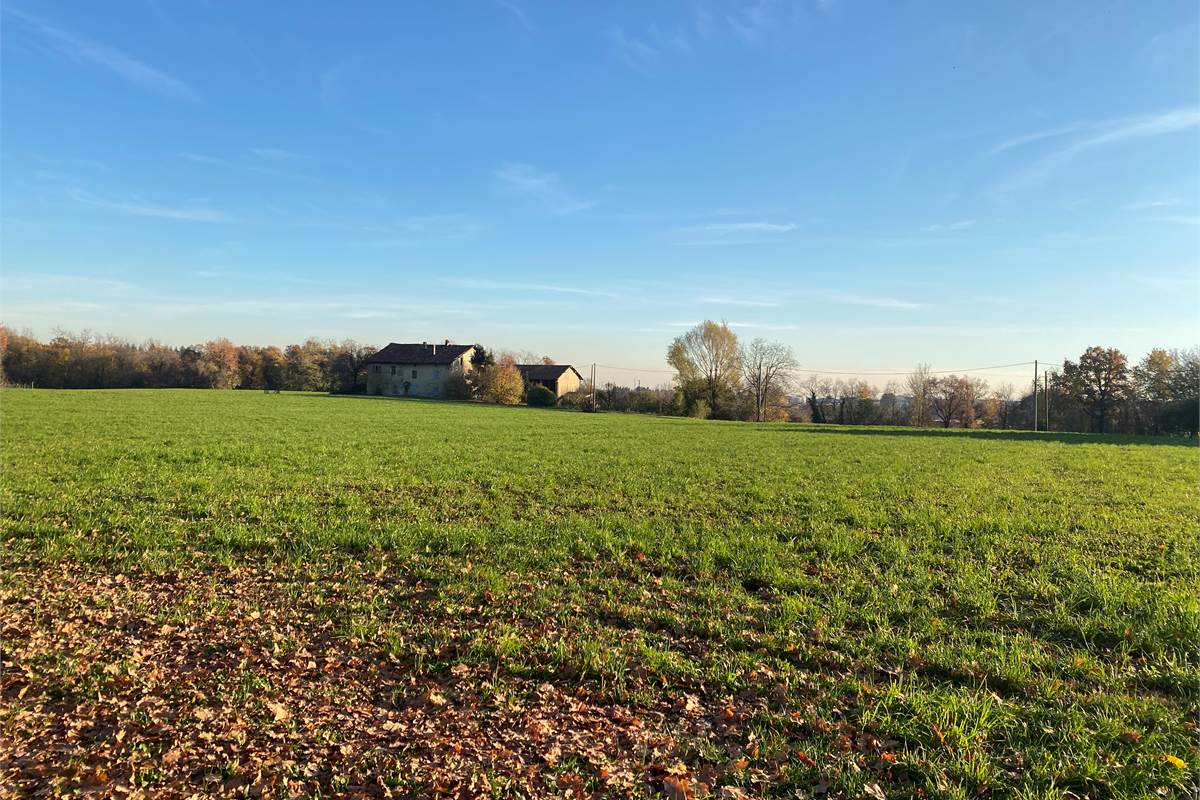 Cascina con ampio terreno a Cantù Fecchio 