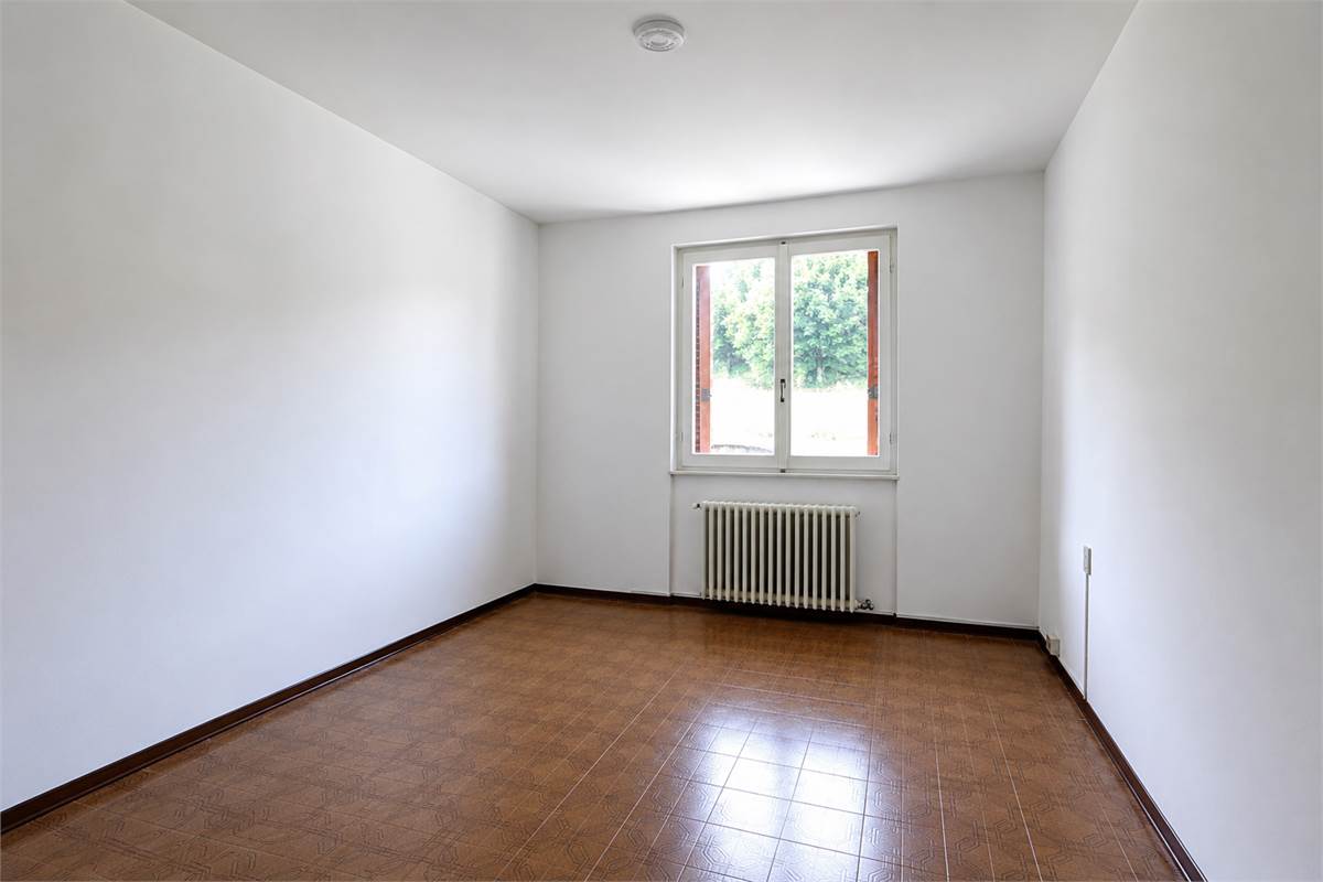 Trilocale con box e cantina a Erba