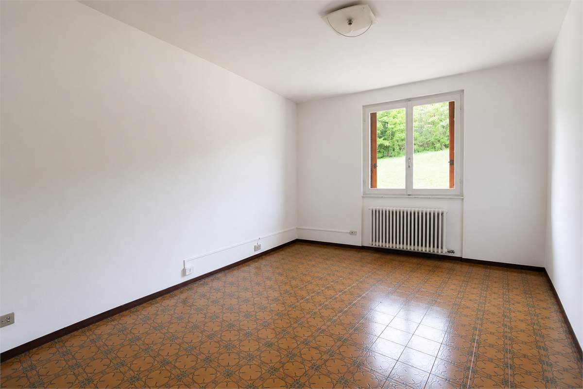Trilocale con box e cantina a Erba