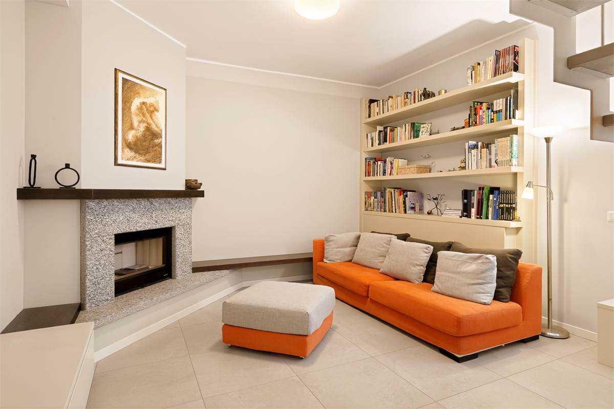 Casa singola panoramica ristrutturata con giardino a Cantù