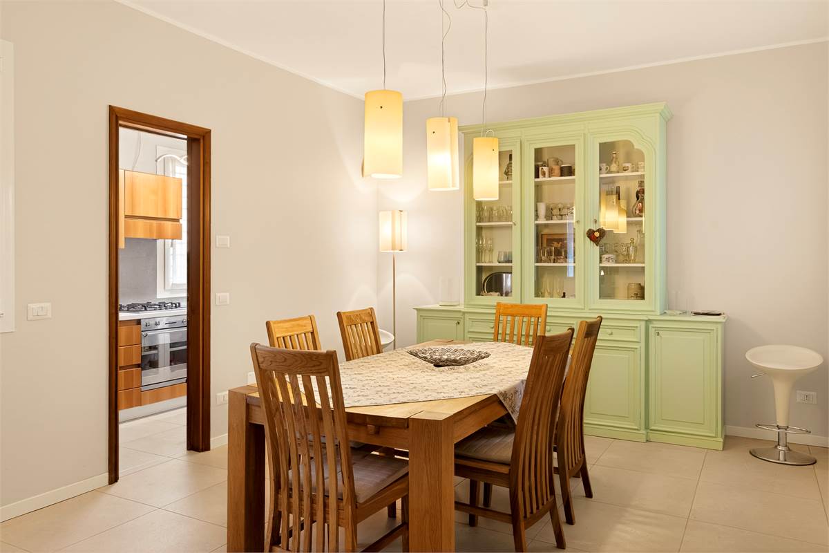 Casa singola panoramica ristrutturata con giardino a Cantù
