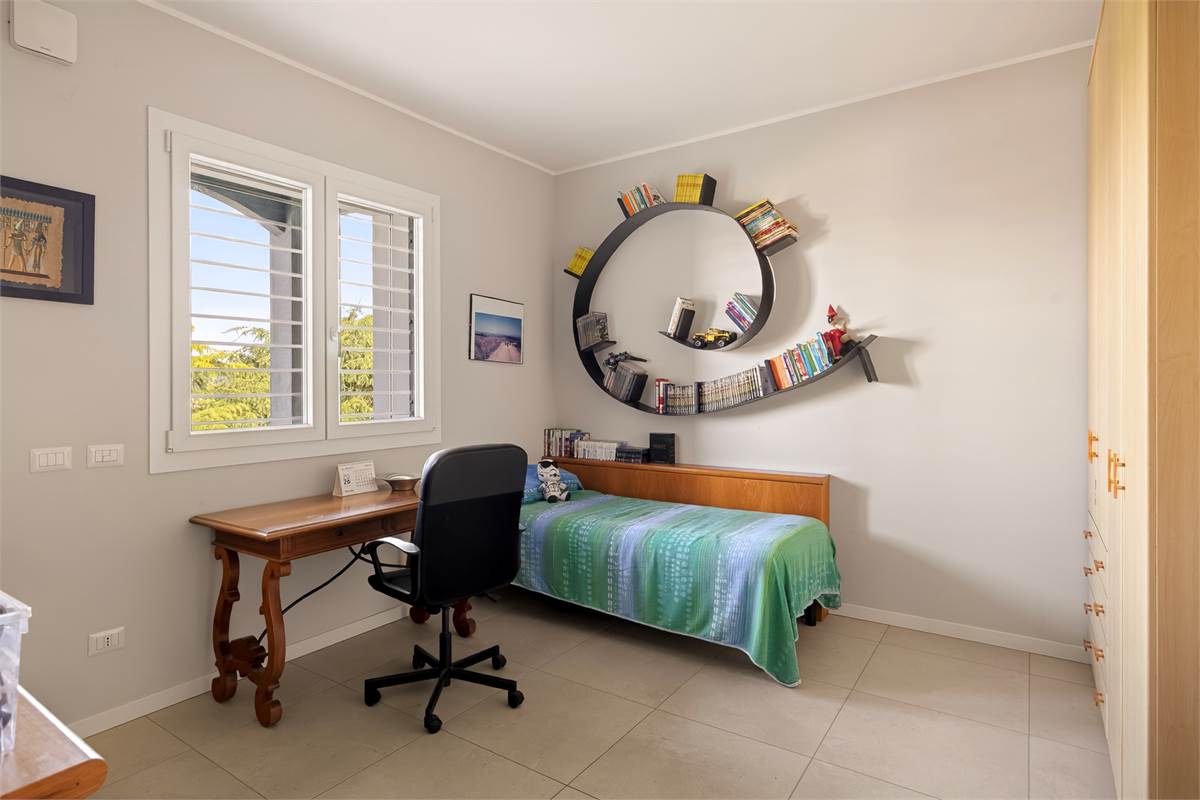 Casa singola panoramica ristrutturata con giardino a Cantù