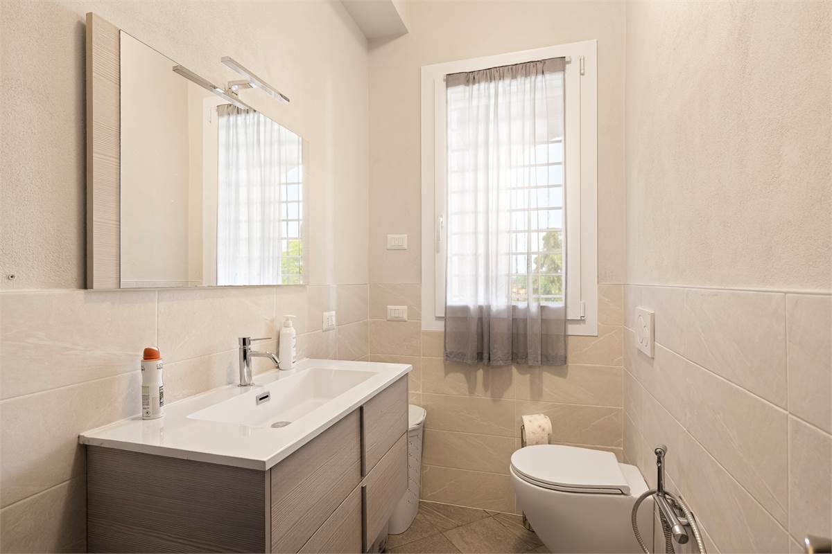 Casa singola panoramica ristrutturata con giardino a Cantù