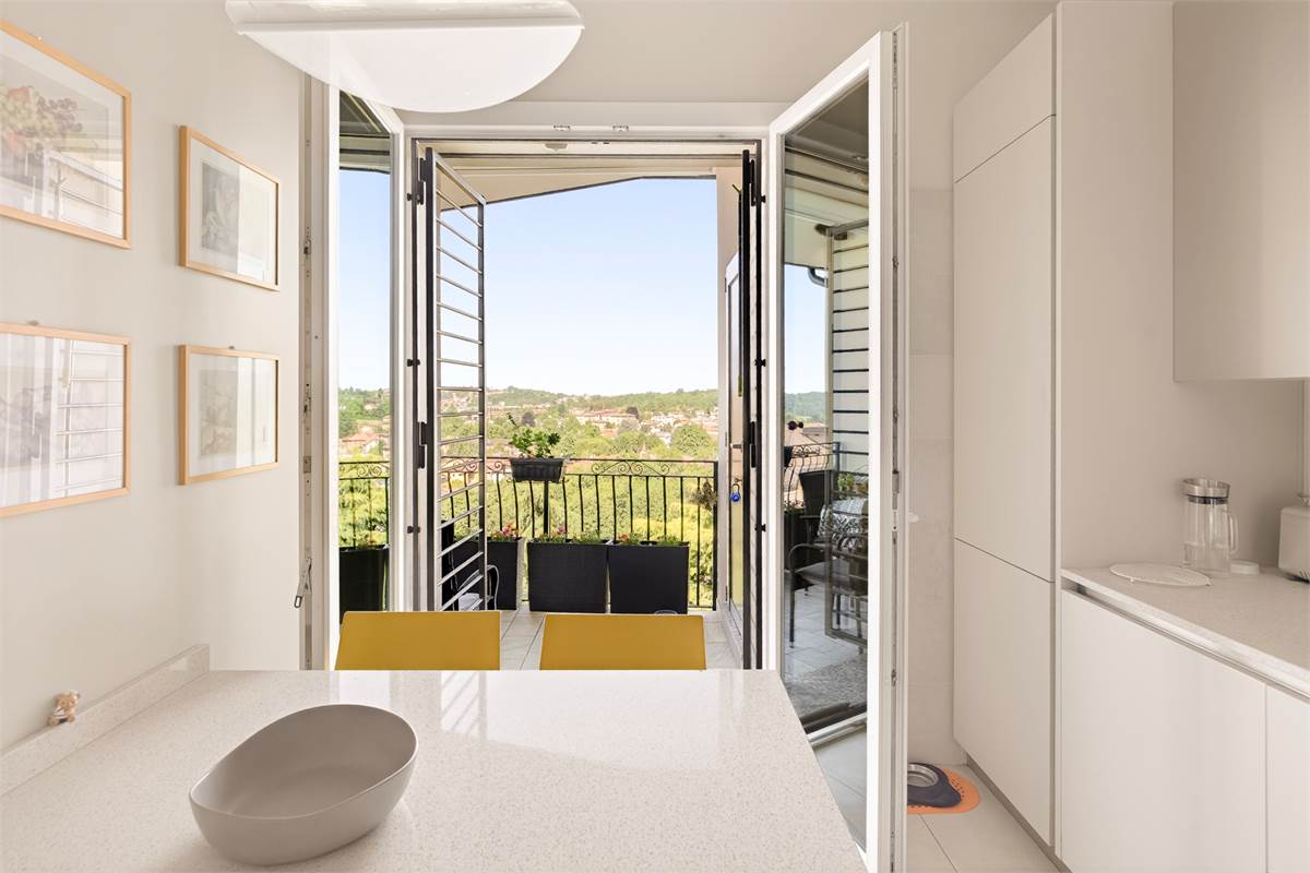 Casa singola panoramica ristrutturata con giardino a Cantù
