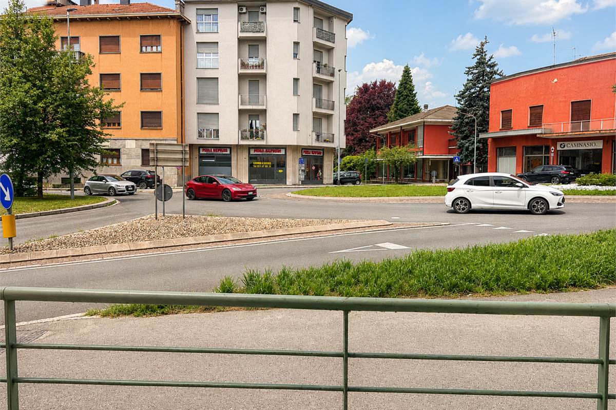 Negozio in vendita a Mariano Comense