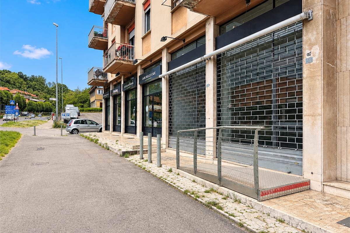 Negozio in vendita a Mariano Comense