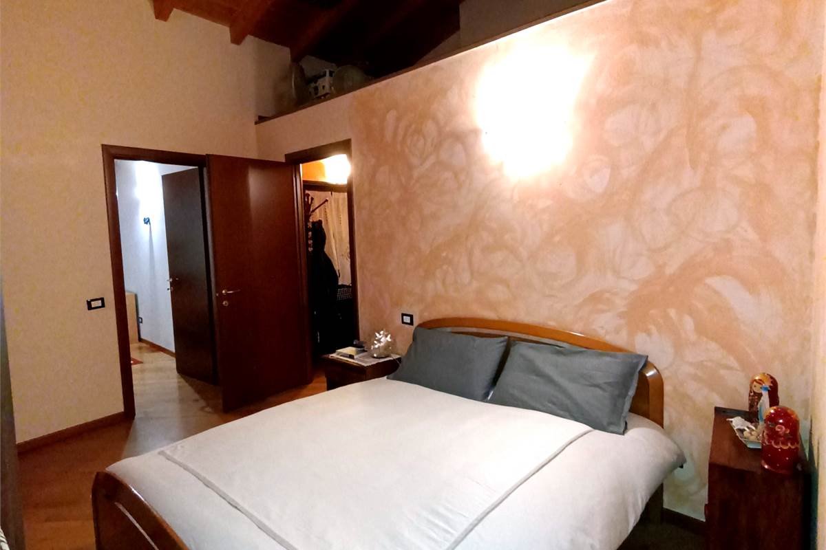 LOMAZZO CENTRO TRILOCALE MANSARDATO