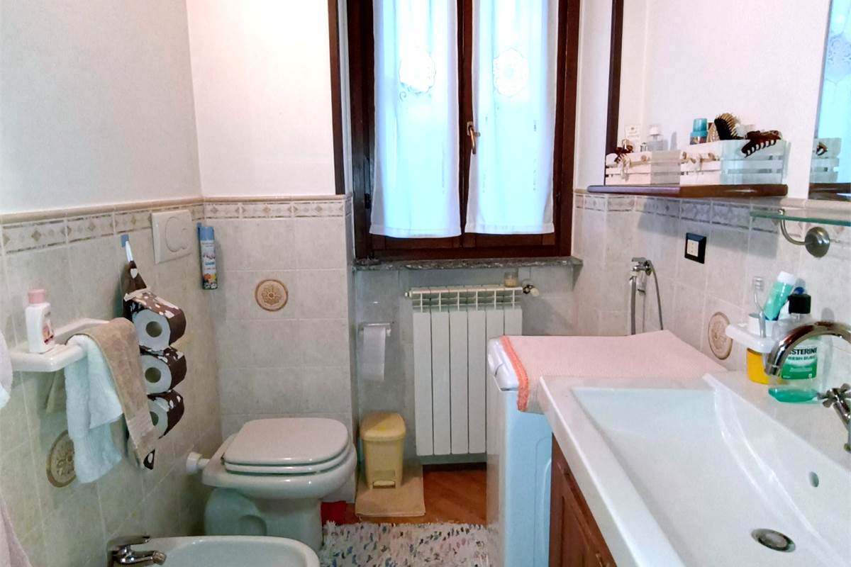 LOMAZZO CENTRO TRILOCALE MANSARDATO
