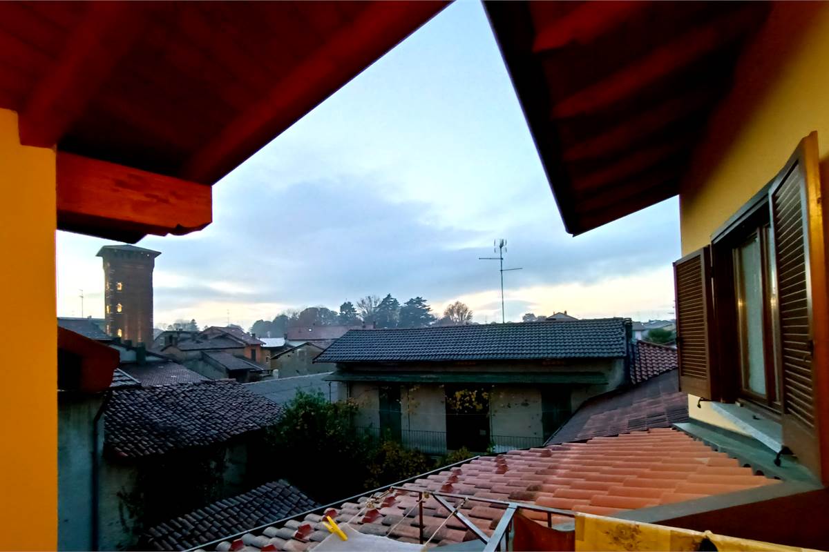 LOMAZZO CENTRO TRILOCALE MANSARDATO