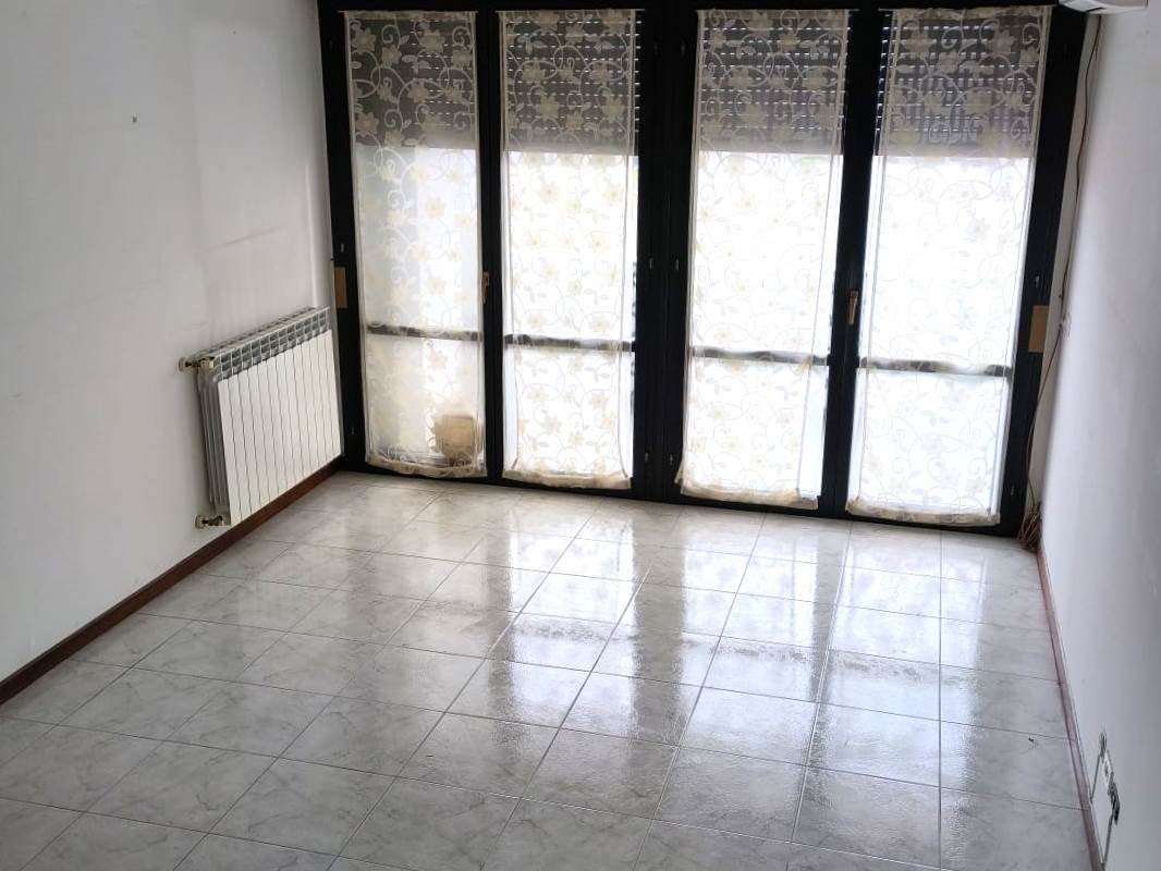 ERBA LUMINOSO TRILOCALE CON BALCONE