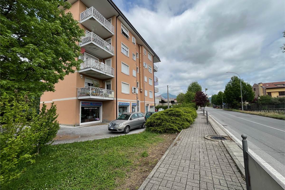 negozio fronte strada