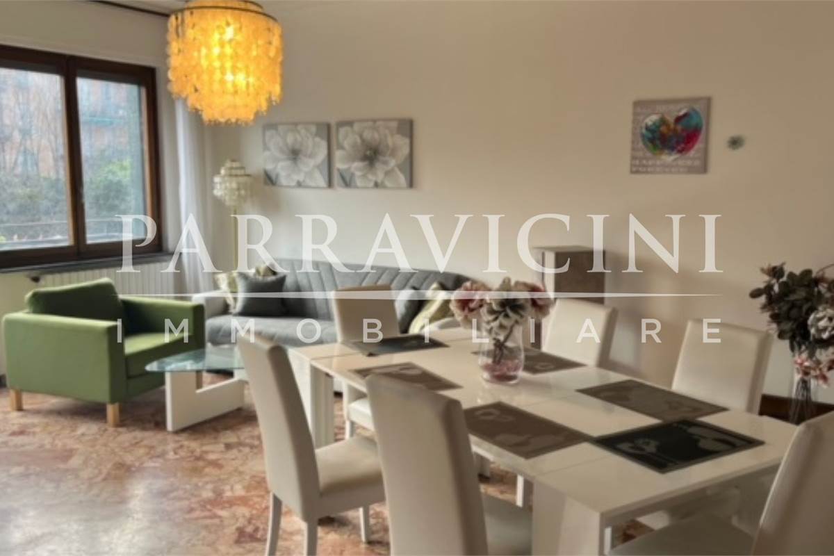 villa bifamiliare con negozio, box e giardino