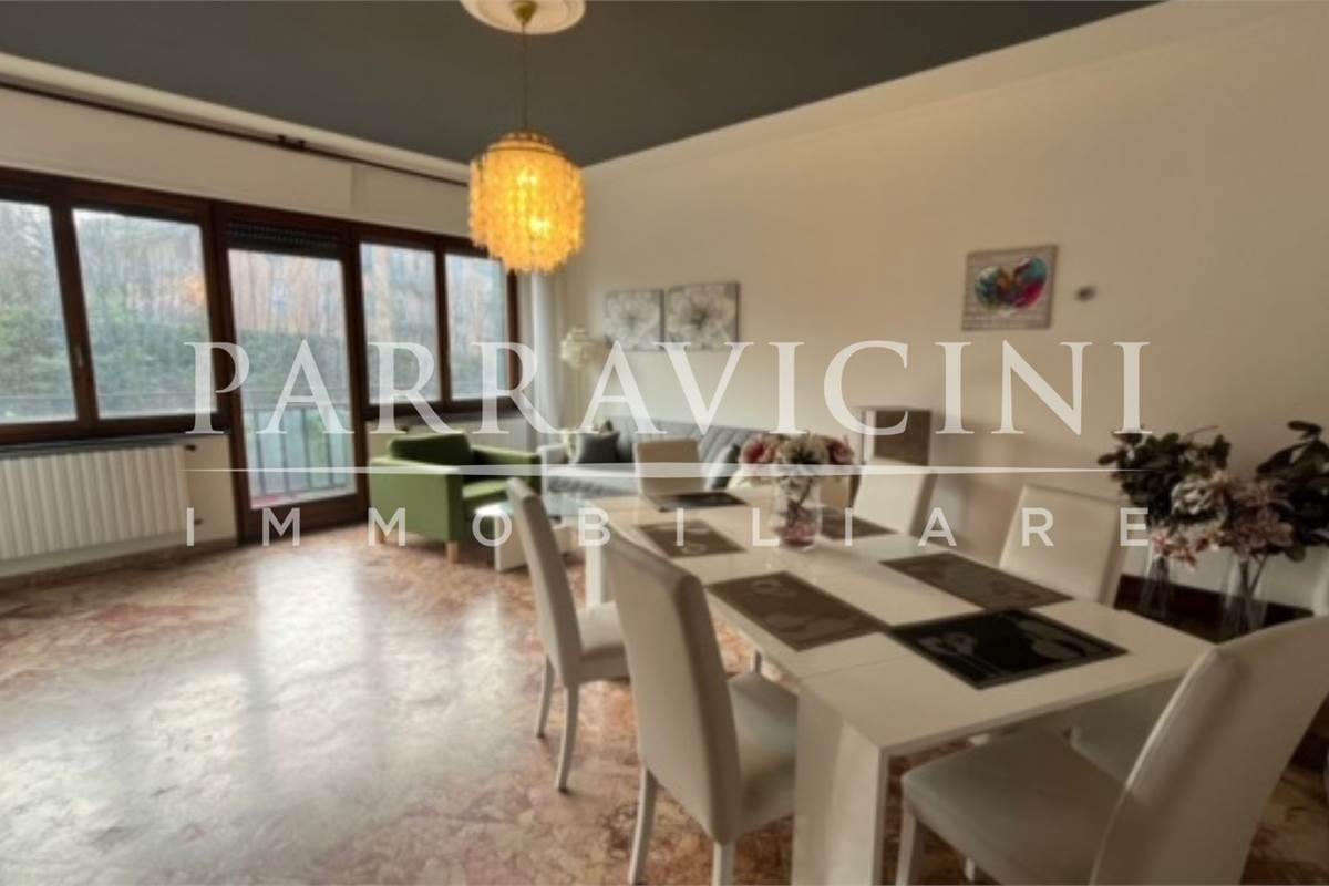 villa bifamiliare con negozio, box e giardino