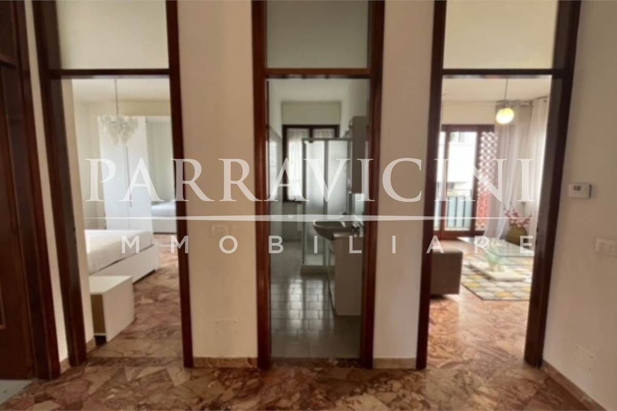 villa bifamiliare con negozio, box e giardino