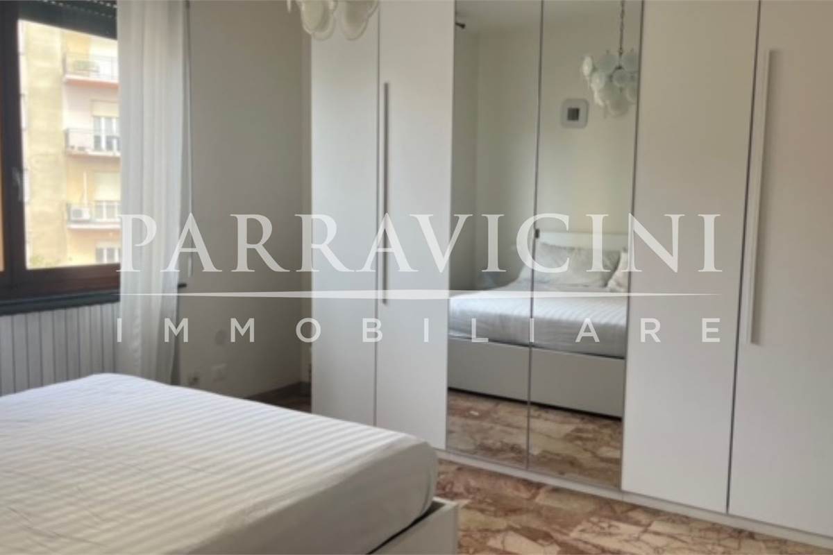 villa bifamiliare con negozio, box e giardino