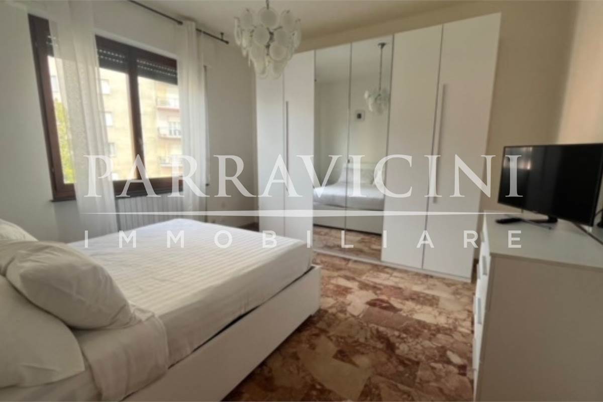 villa bifamiliare con negozio, box e giardino