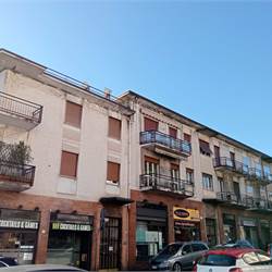 Como, Camerlata: negozio alta visibilità