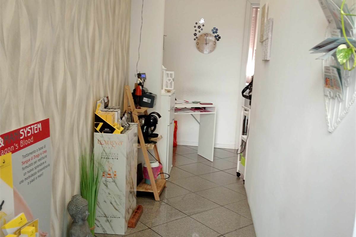 Como, Camerlata: negozio alta visibilità