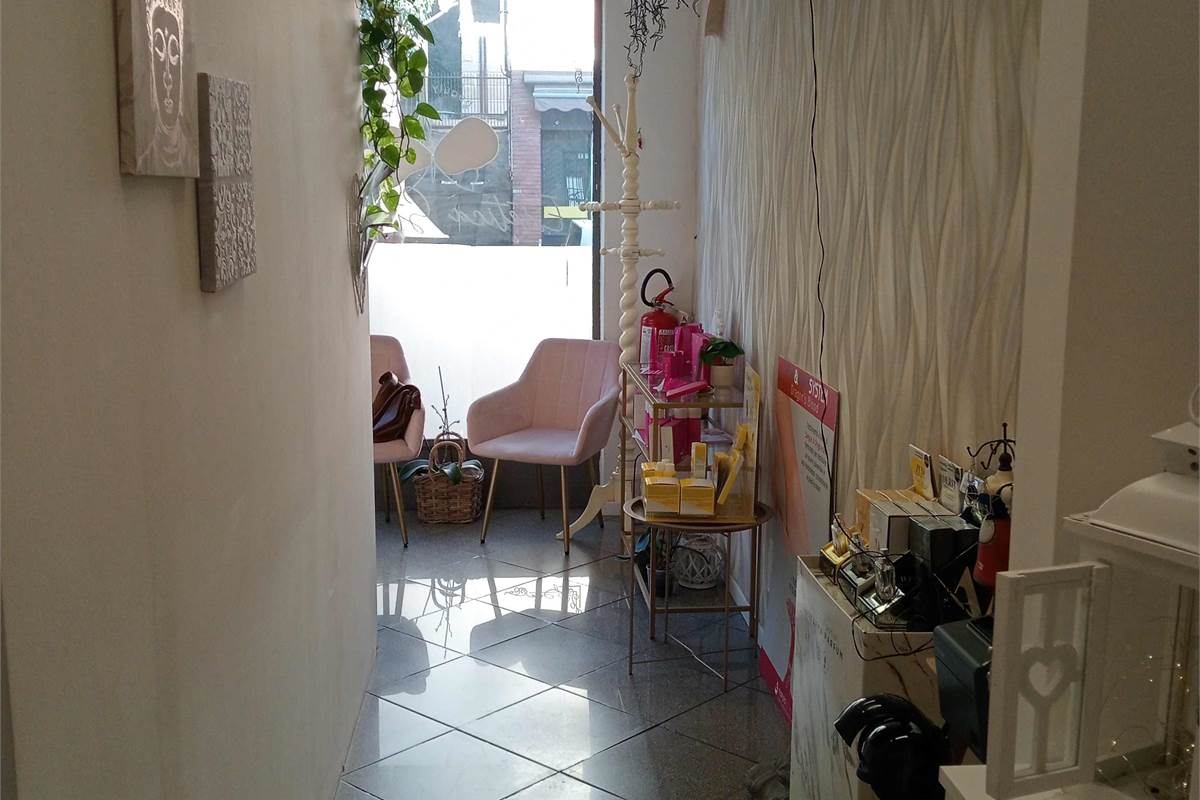 Como, Camerlata: negozio alta visibilità