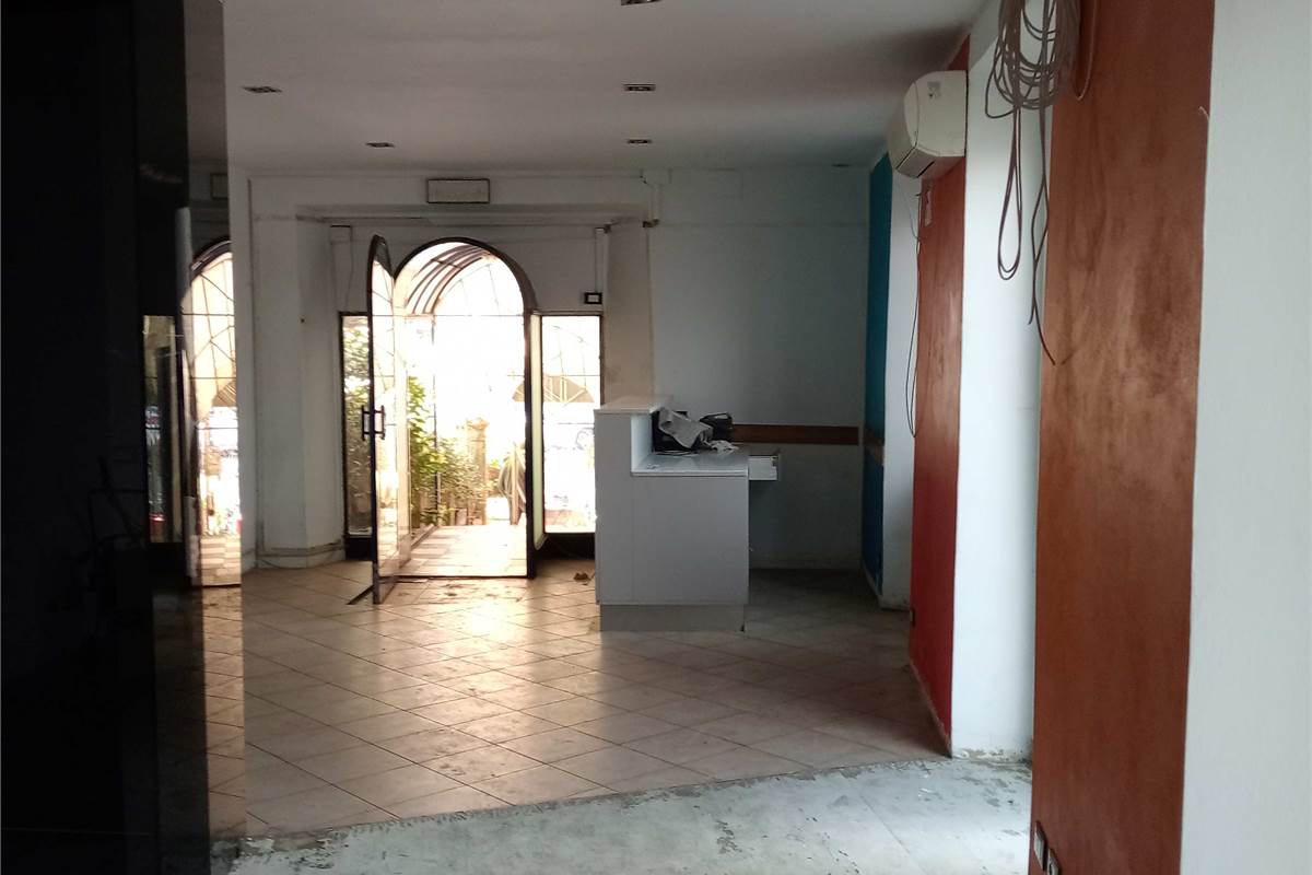 Como, P.te Chiasso: ampio spazio commerciale con ingresso indipendente