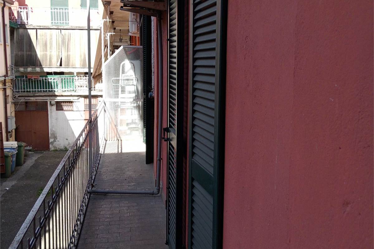Como, P.te Chiasso: ampio spazio commerciale con ingresso indipendente