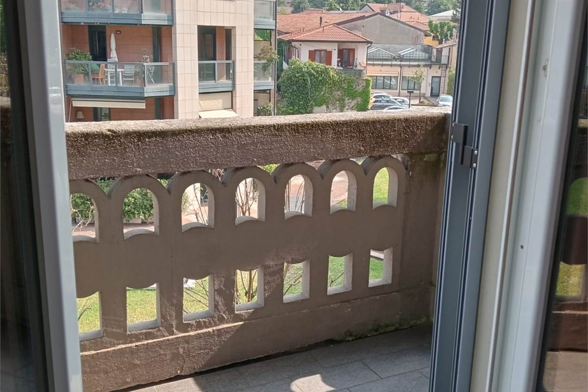 Como via Carloni: appartamento ristrutturato di 3 locali 