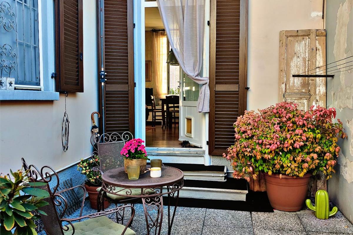 Como: Rebbio, posizione tranquilla, monolocale con ingresso indipendente