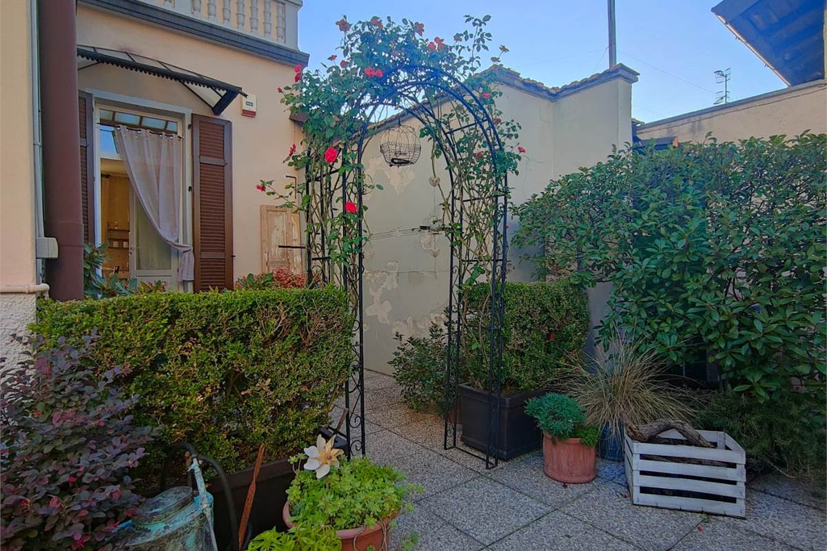 Como: Rebbio, posizione tranquilla, monolocale con ingresso indipendente