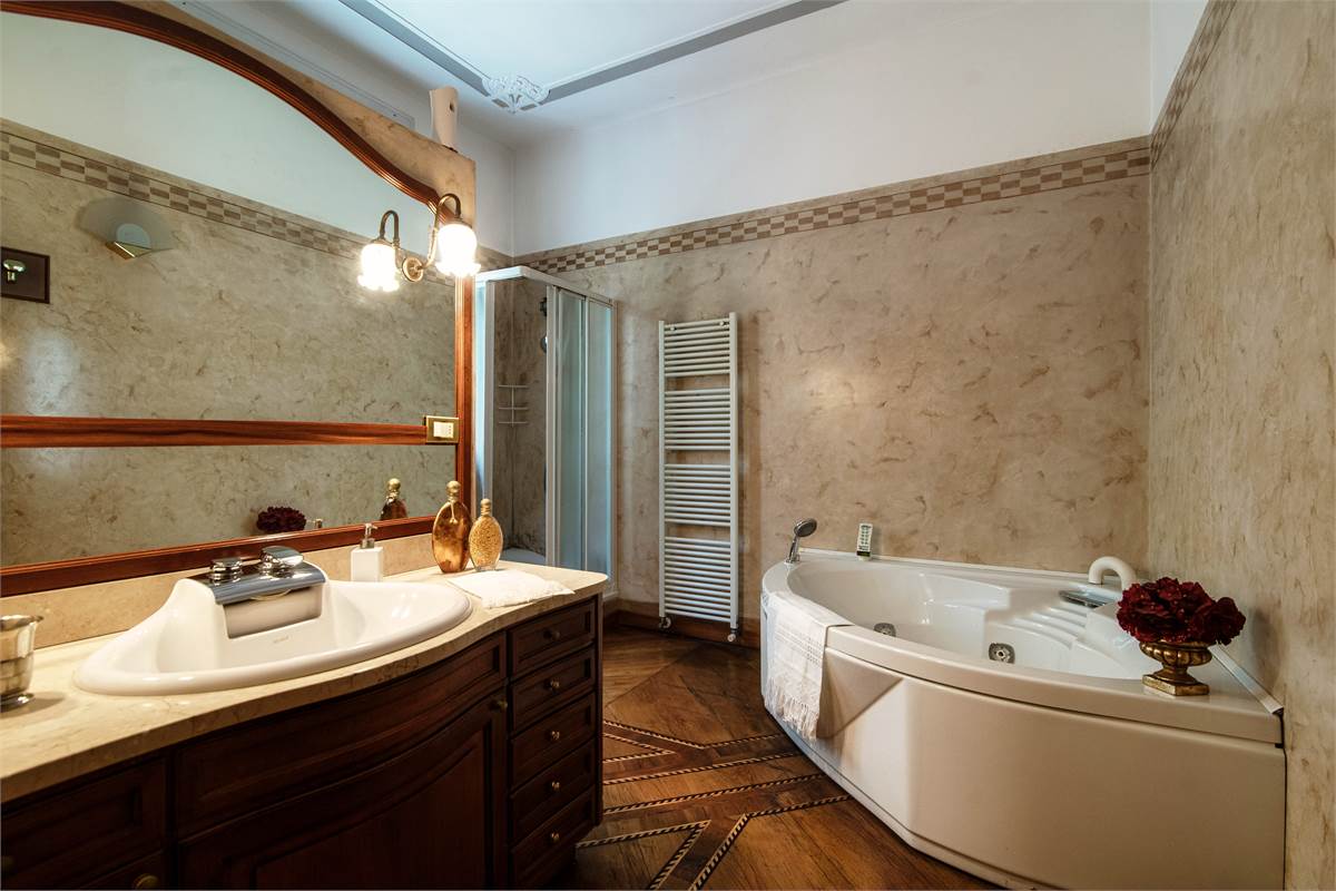 Bagno camera padronale