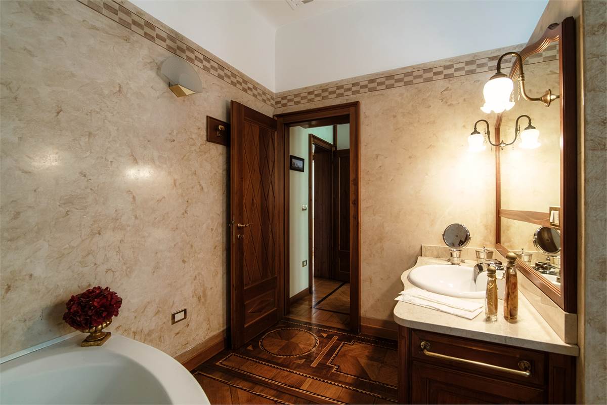 Bagno camera padronale