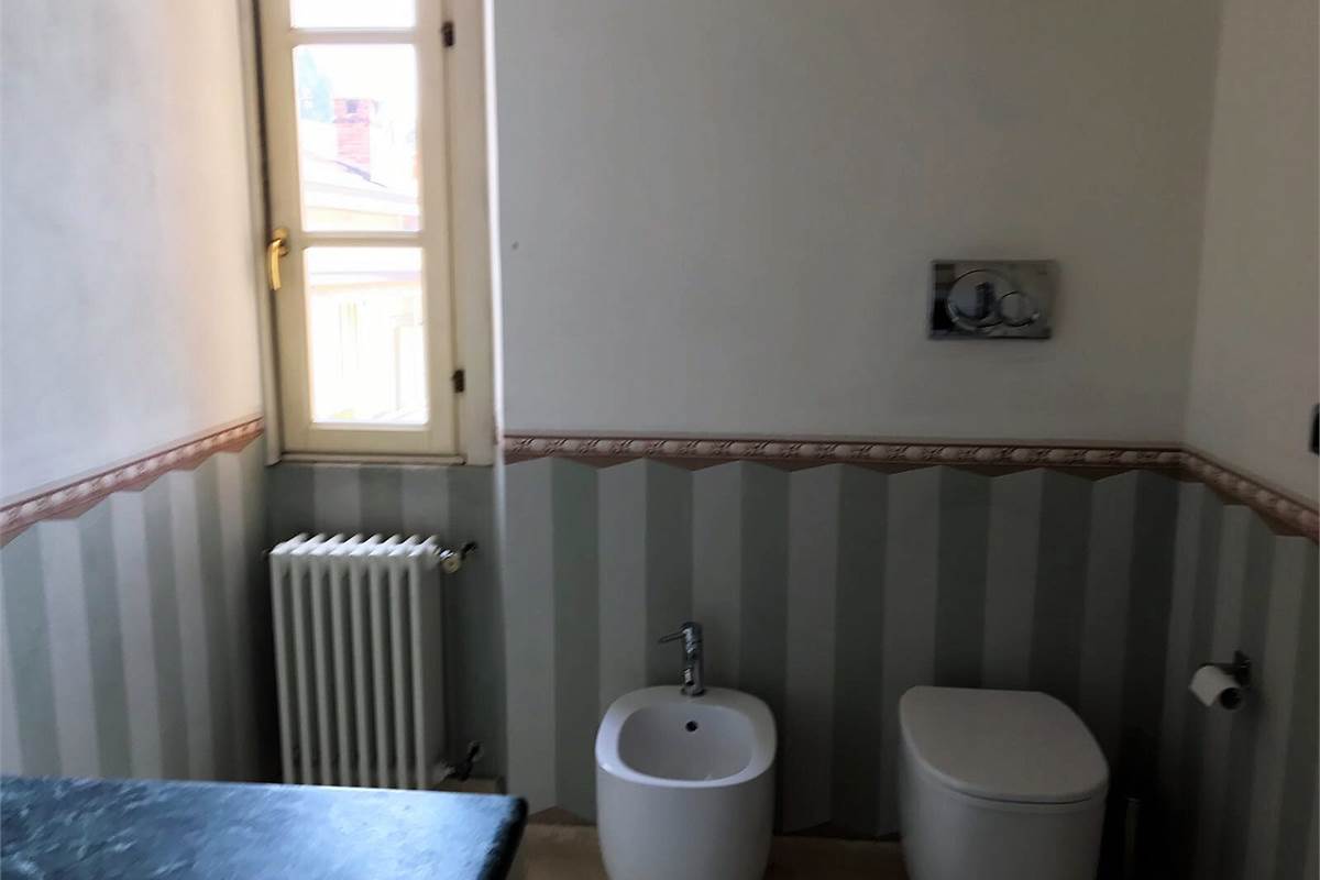 Elegante appartamento con terrazzo, camino, box doppio e posto auto