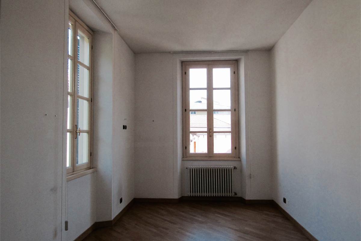 Elegante appartamento con terrazzo, camino, box doppio e posto auto