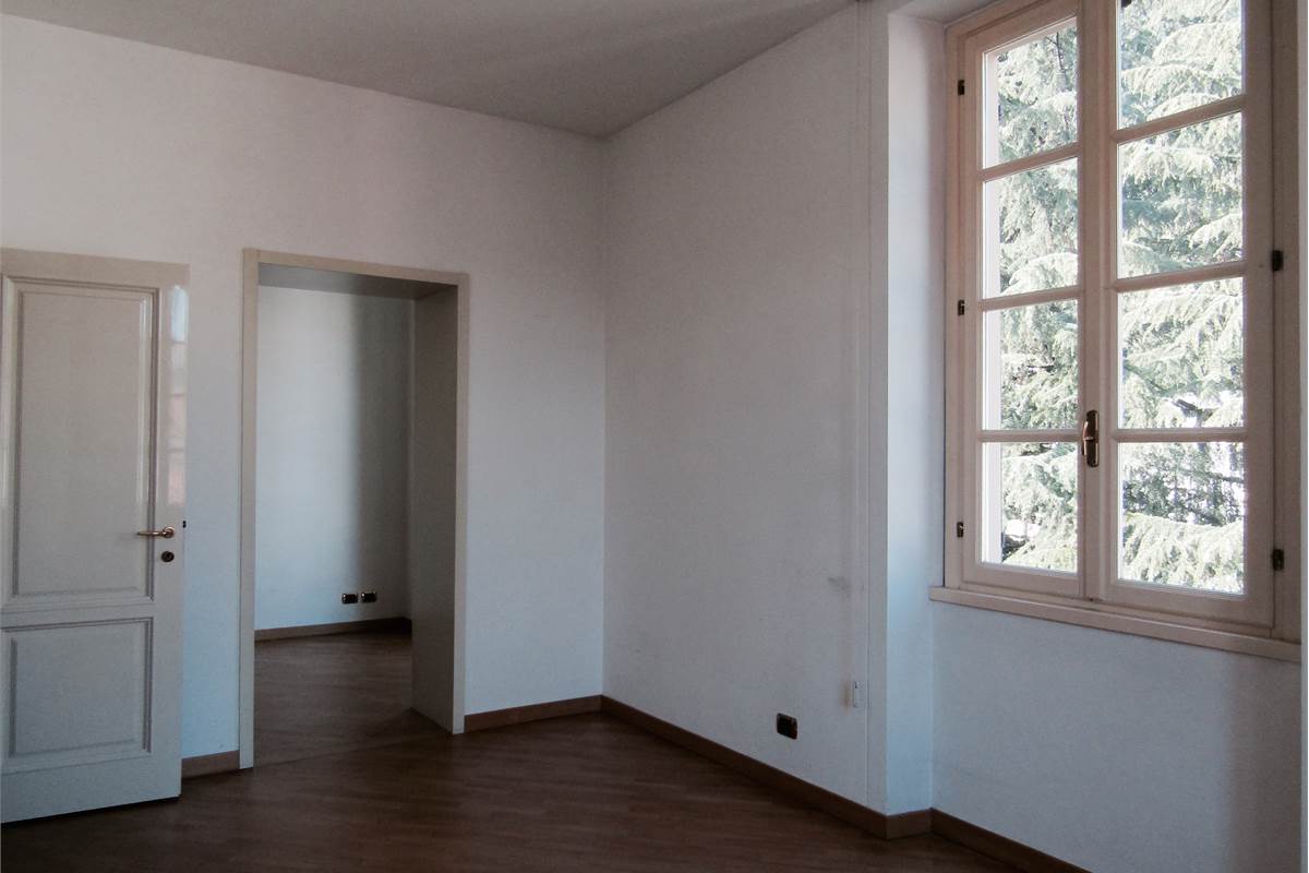 Elegante appartamento con terrazzo, camino, box doppio e posto auto