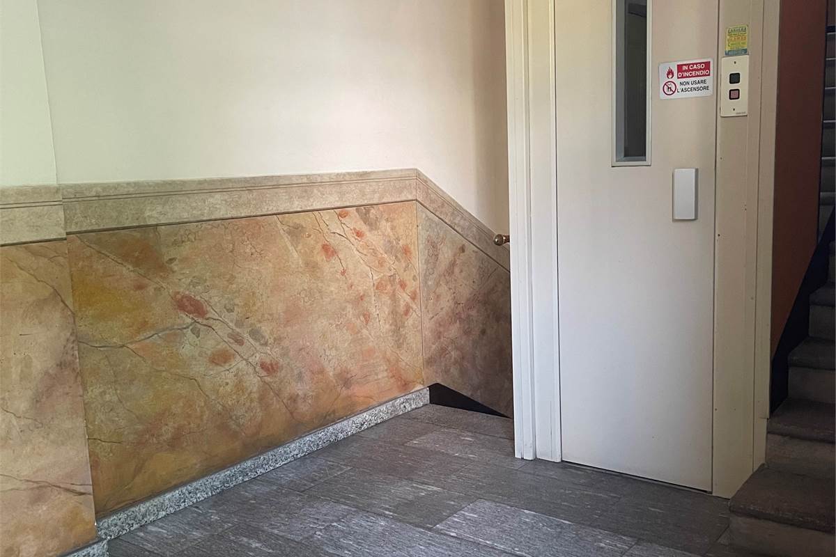 Elegante appartamento con terrazzo, camino, box doppio e posto auto