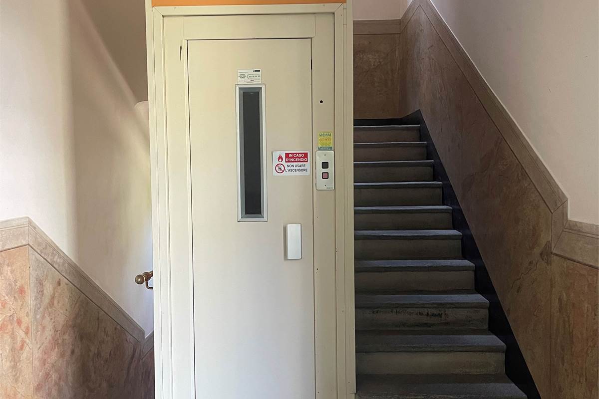 Elegante appartamento con terrazzo, camino, box doppio e posto auto