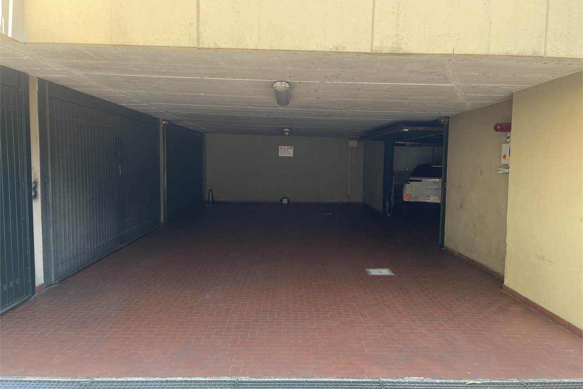 Elegante appartamento con terrazzo, camino, box doppio e posto auto