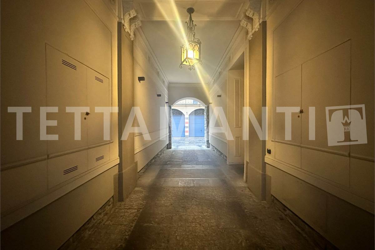 Attico con Vista Duomo a Como: Il Privilegio dell'Ultimo Piano