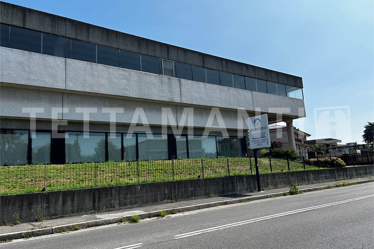 Immobile commerciale in zona di grande visibilità 