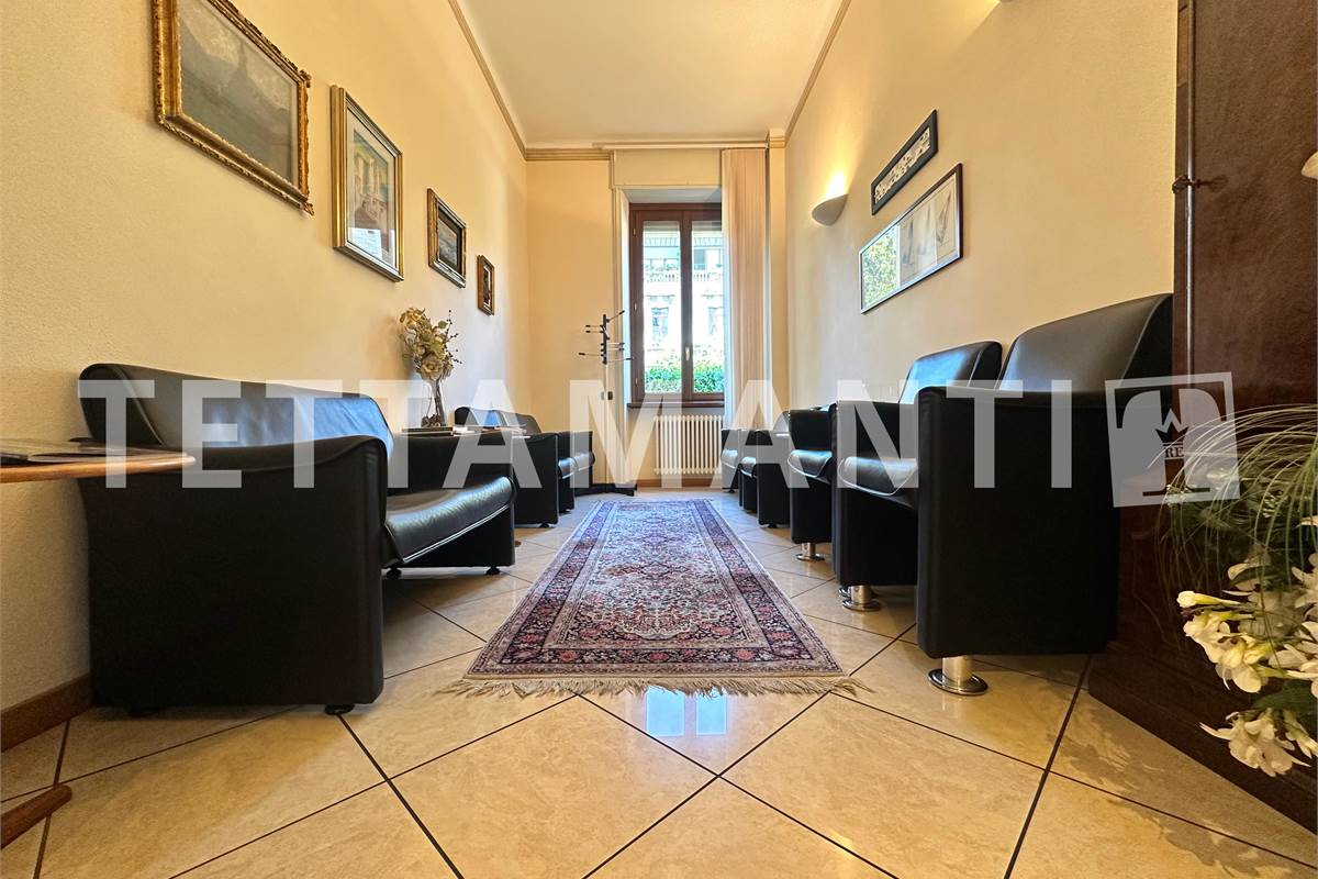 Prestigioso Spazio Direzionale a Como: Ampia metratura, Cortile e Box Doppio