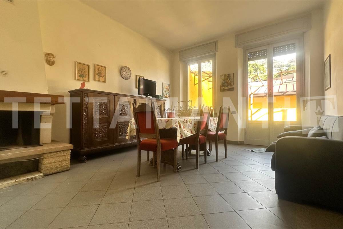 Como Borghi: Ampio Quadrilocale con Terrazzo 