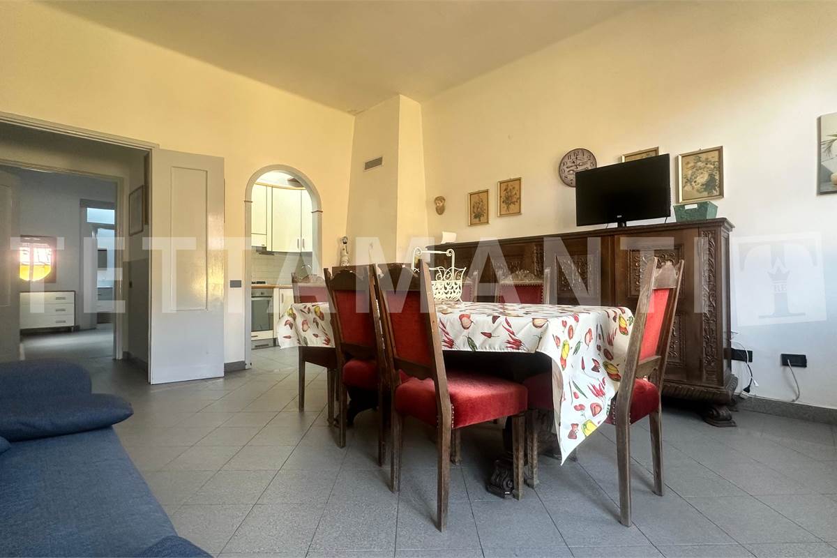 Como Borghi: Ampio Quadrilocale con Terrazzo 