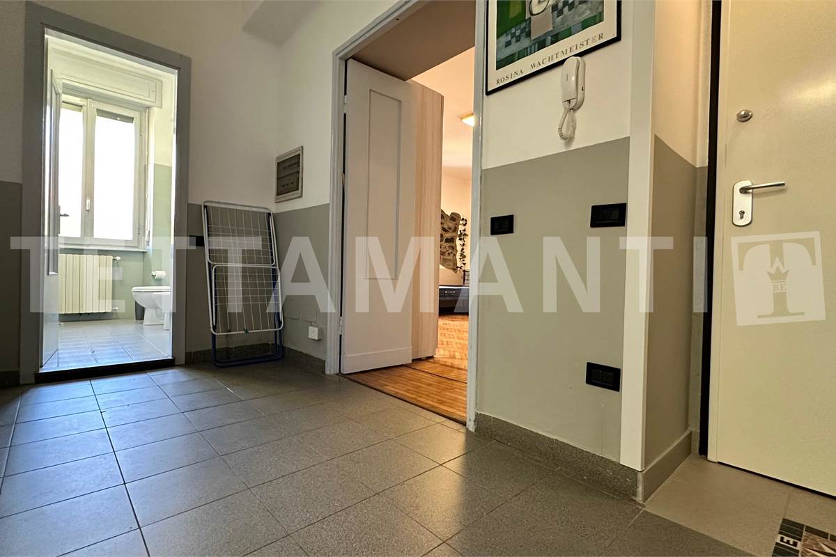 Como Borghi: Ampio Quadrilocale con Terrazzo 