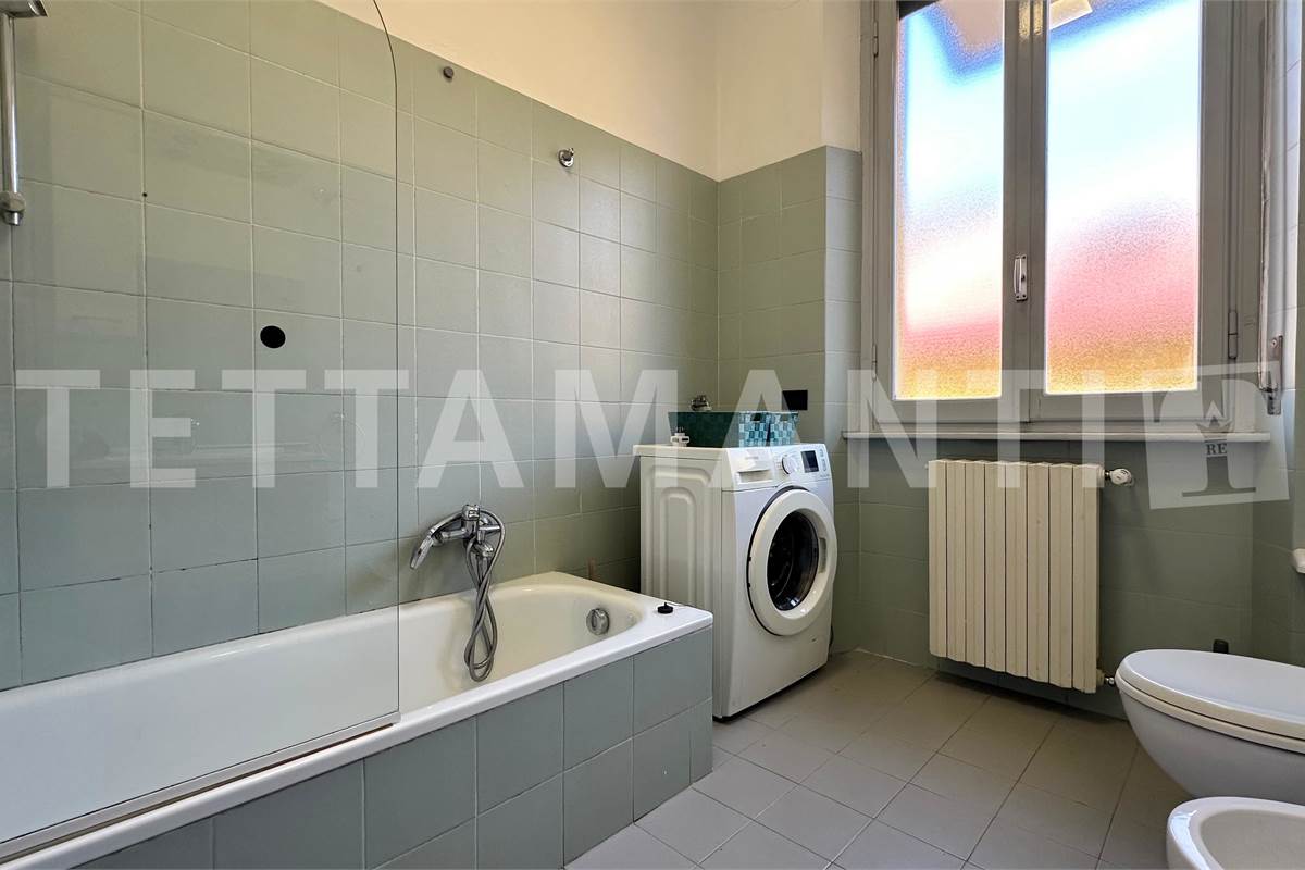 Como Borghi: Ampio Quadrilocale con Terrazzo 