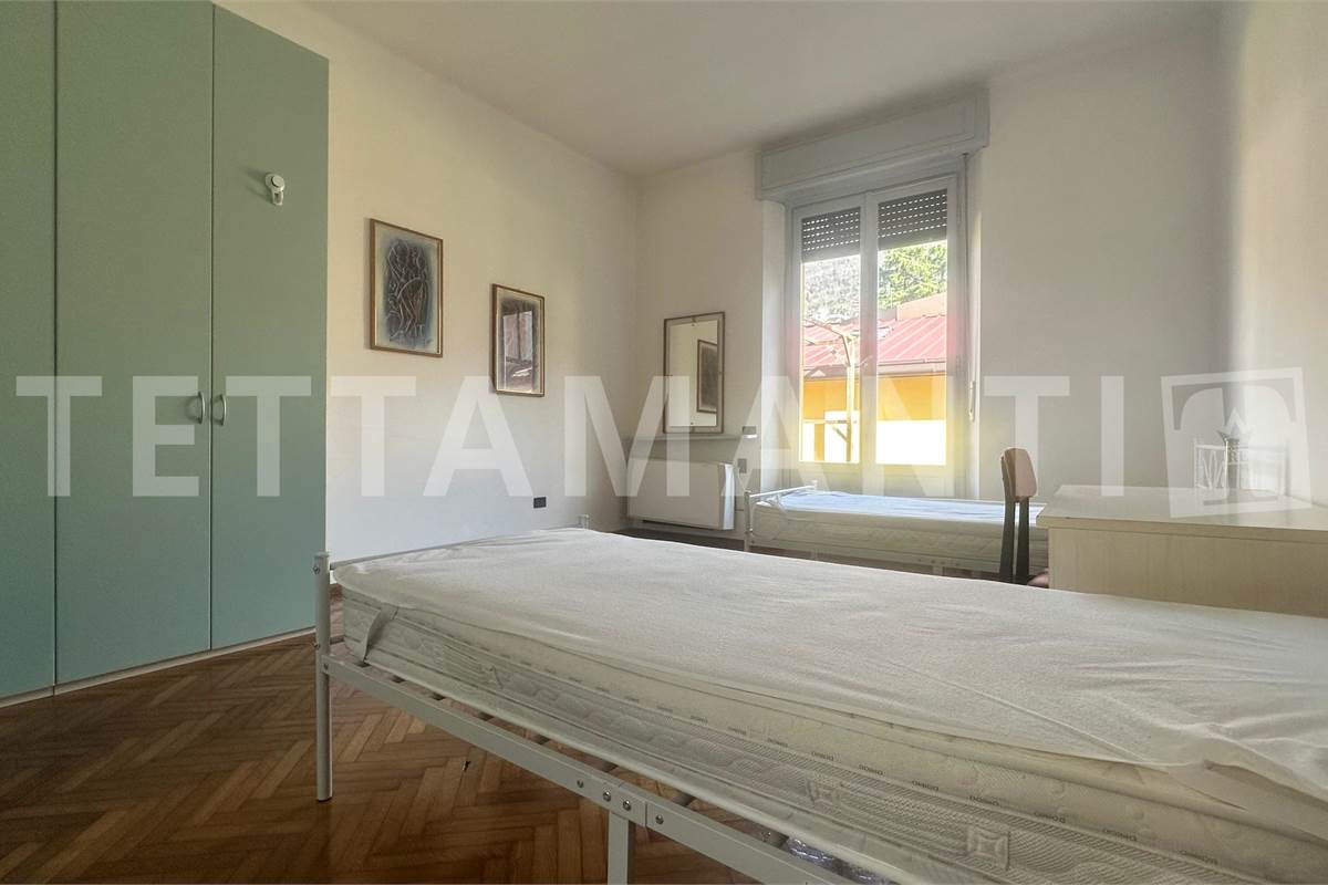 Como Borghi: Ampio Quadrilocale con Terrazzo 
