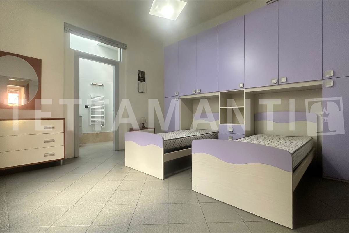 Como Borghi: Ampio Quadrilocale con Terrazzo 