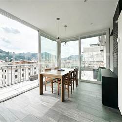 Esclusivo Attico in Piazza Perretta: Il Lusso di un Terrazzo Vista Lago a Como