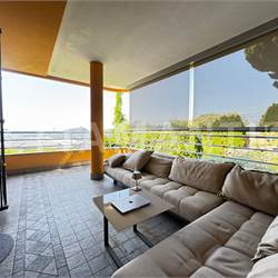 Trilocale Panoramico a Como Garzola: Terrazzo, Box e Parco Condominiale