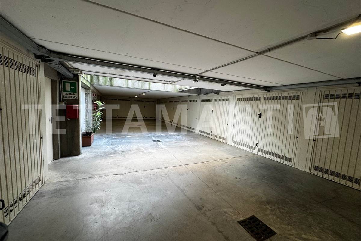 Trilocale Panoramico a Como Garzola: Terrazzo, Box e Parco Condominiale