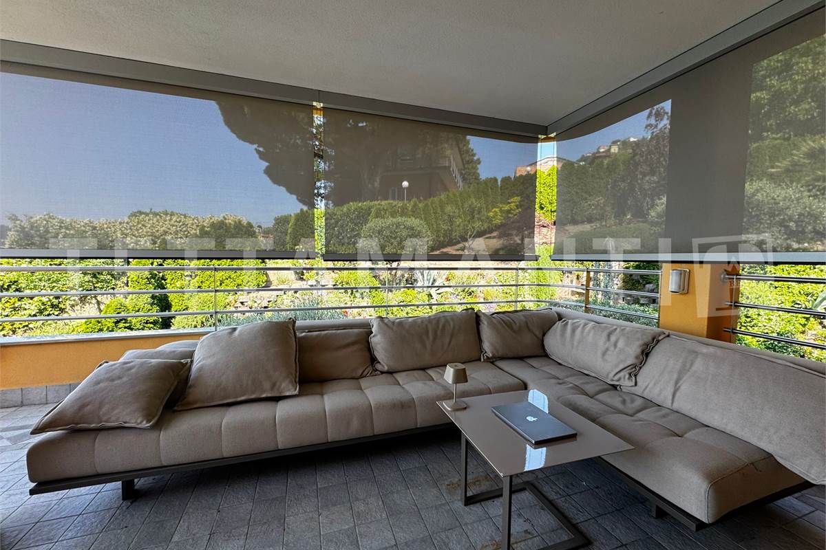 Trilocale Panoramico a Como Garzola: Terrazzo, Box e Parco Condominiale