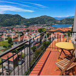 Ampio Appartamento Vista Lago a Como Garzola con box